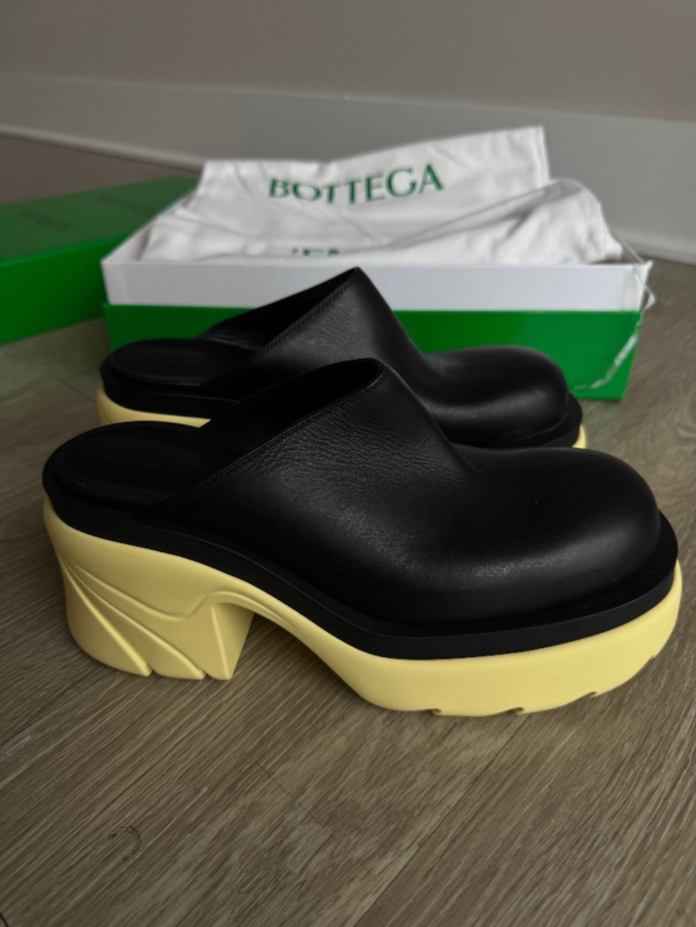 BOTTEGA VENETA FLASH PLATFORM MULES BLACK LEMONADE